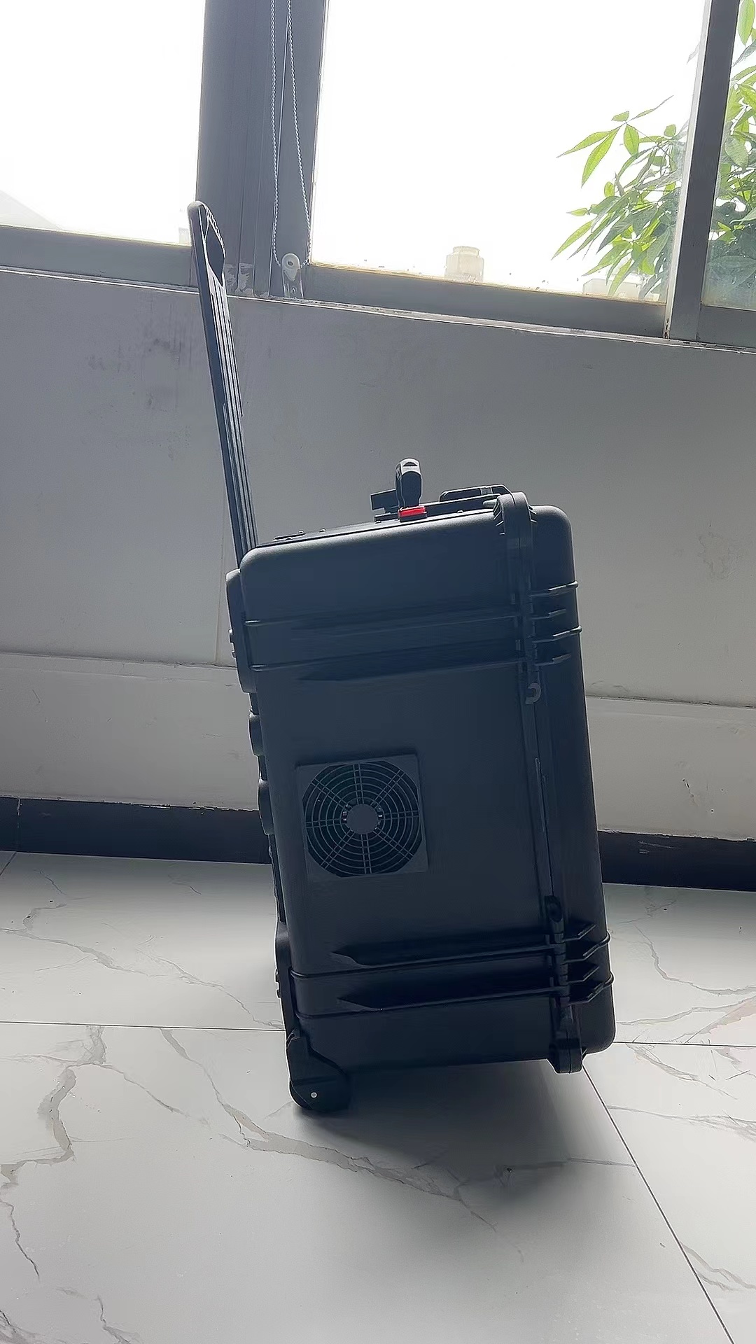 月湖手拉箱型移动通信干扰器